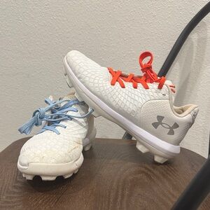 Under Armour Kids' White baseball softball cleats with Blue and orange Laces